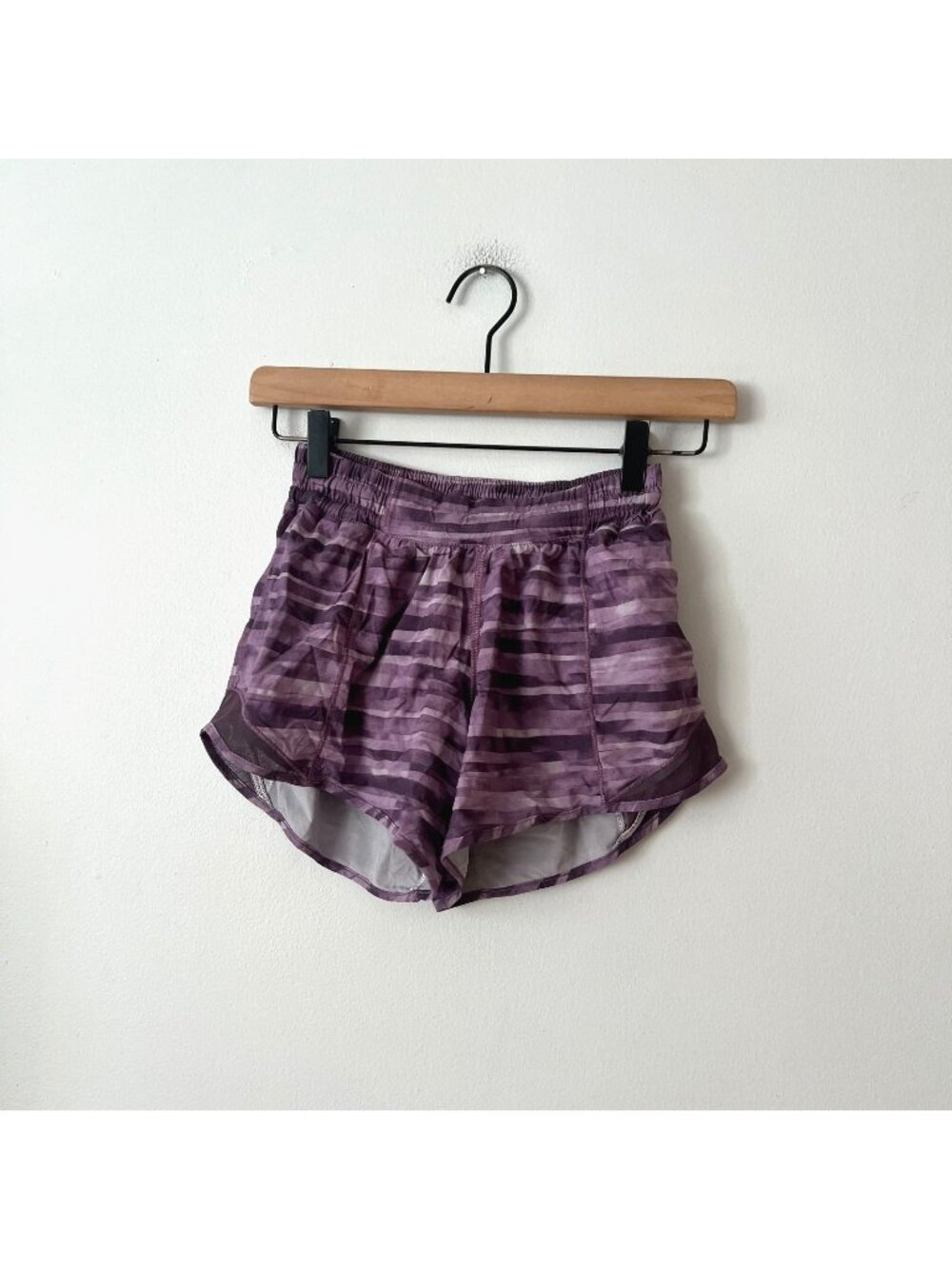 Lululemon Hotty Hot High Rise Lined 4" Shorts Purple Stripe Women's Size 2